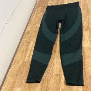 NWOT |  size M | PiNK Victoria’s Secret seamless green leggings